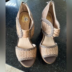 House of Harlow 1960 Tan and Brown Wedge Sandals